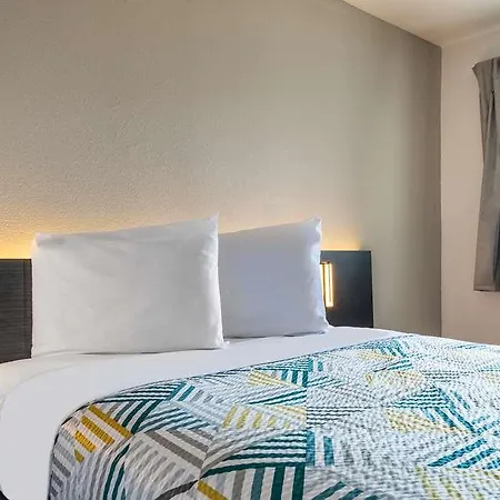 Motel 6 Chicago Northwest-Roll