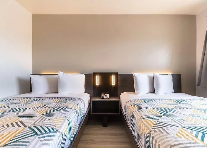 6 Chicago Northwest-roll Hotel Rolling Meadows