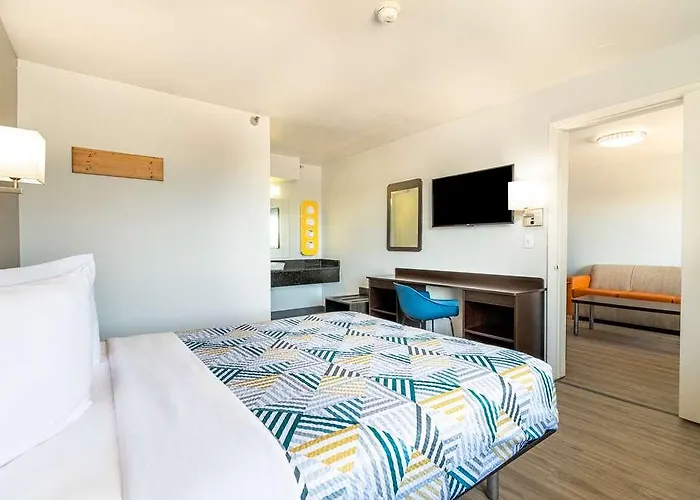 Hotel 6 Chicago Northwest-roll Rolling Meadows